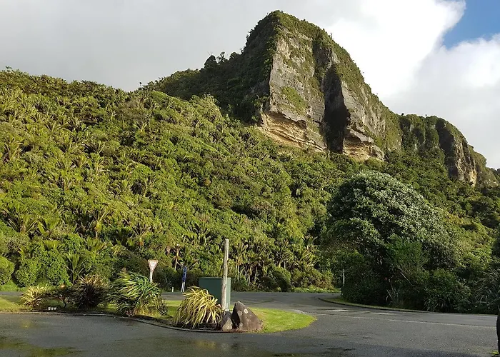 Punakaiki Rocks Hotel & Garden Bar