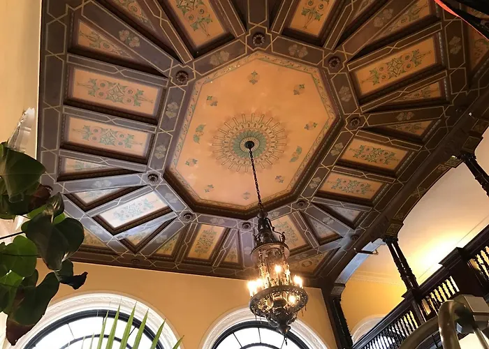 Mayflower Hotel