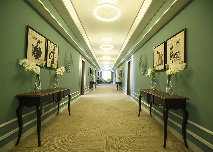 GREEN Which Hotel