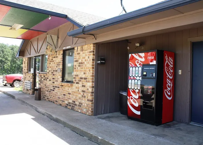 Lake Palestine Motor Inn