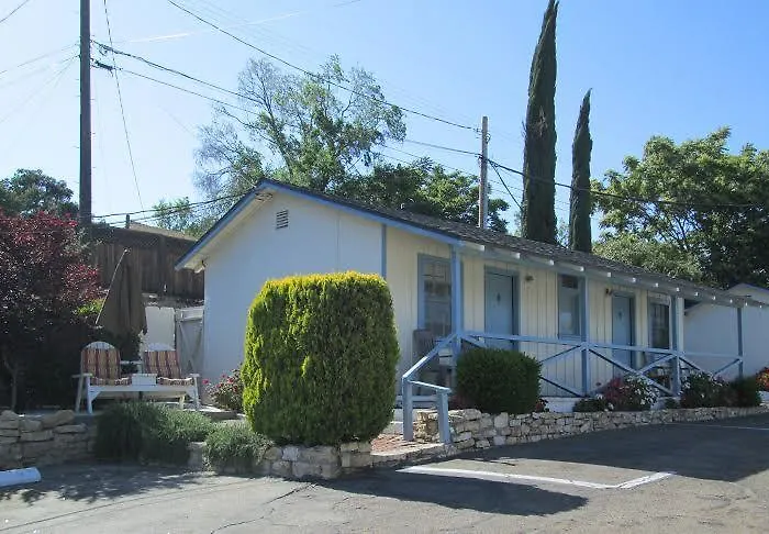 Farmhouse Motel