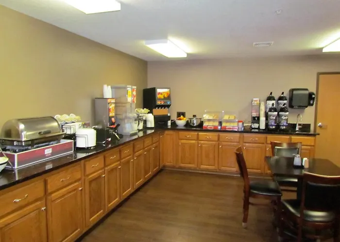 Oak Hill Inn & Suites