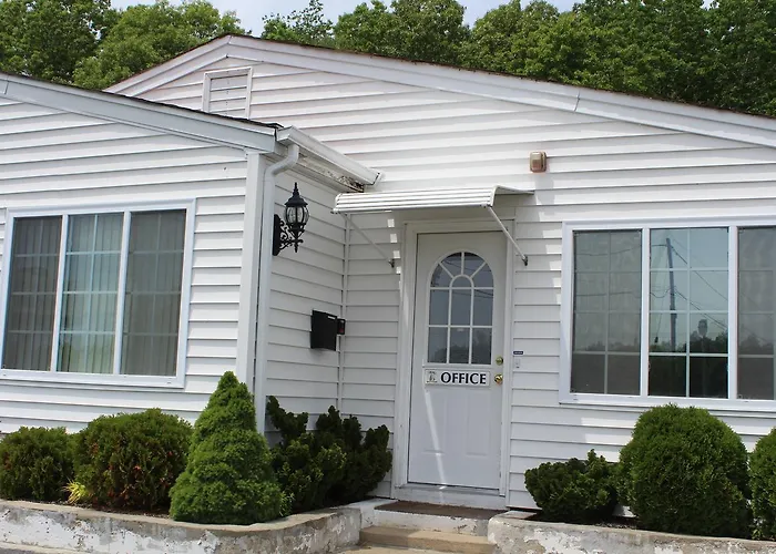 Krystal Penguin Inn