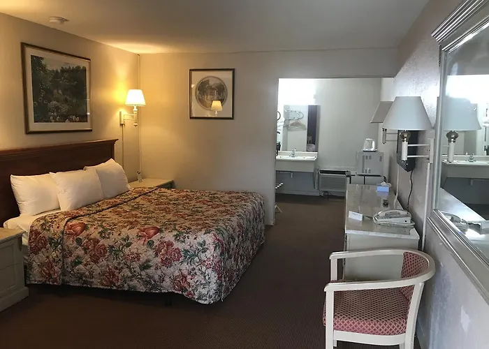 The Hometown Inn