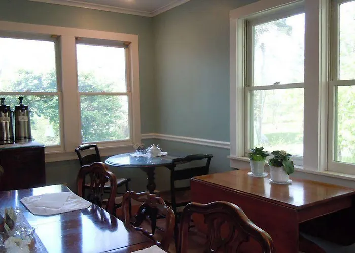 Tidewater Inn