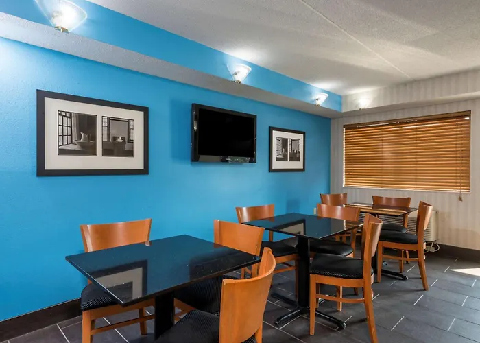 Days Inn By Wyndham Pittsburgh-Harmarville