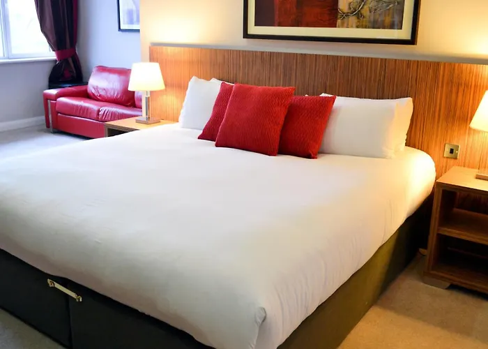 Carrick Plaza Suites And Apartments