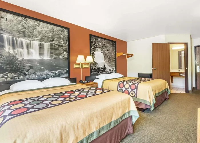 Super 8 By Wyndham Louisa