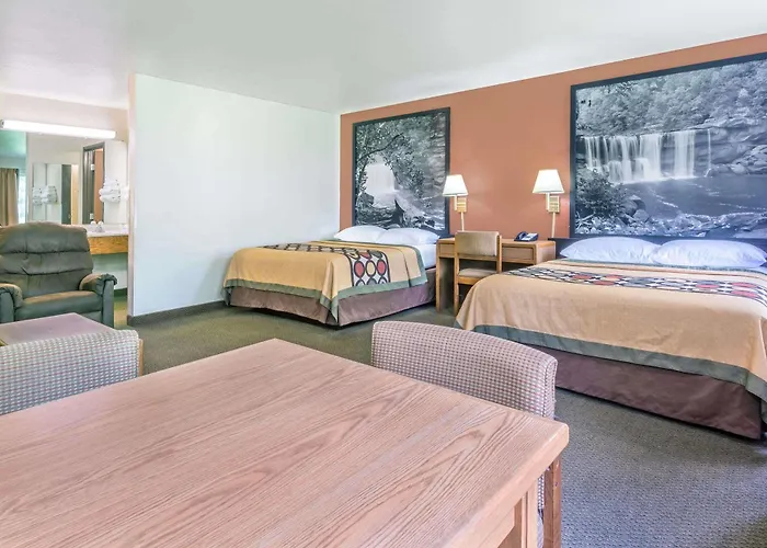 Super 8 By Wyndham Louisa