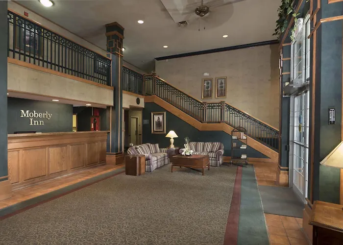 Moberly Inn & Suites
