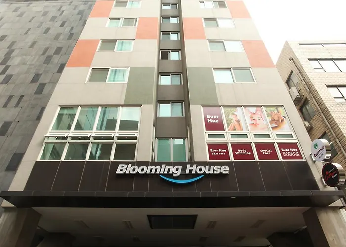 Blooming House Residence