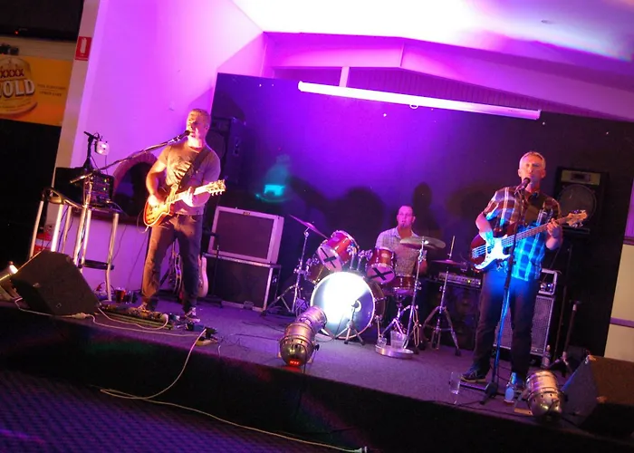 Slipway Hotel Motel