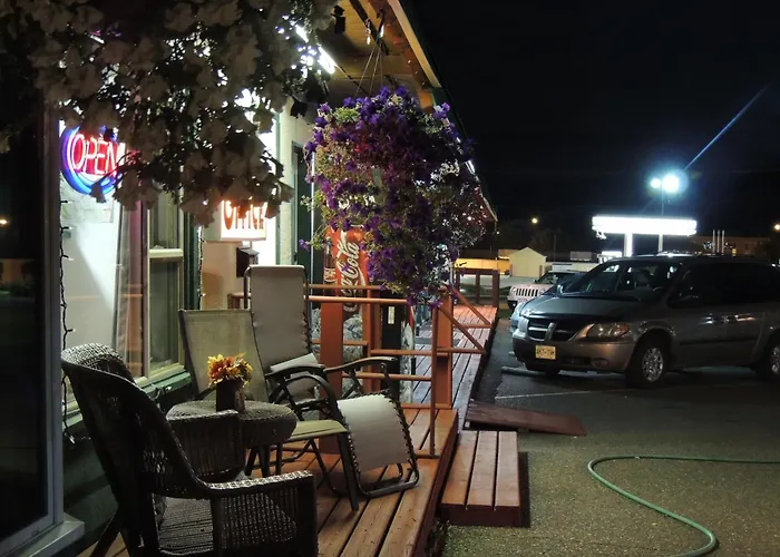 100 Mile Motel & Rv Park