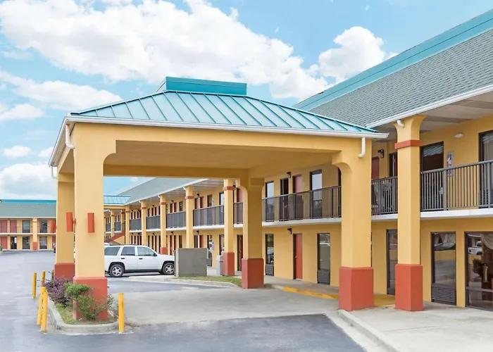 Super 8 By Wyndham Orangeburg Near I-26