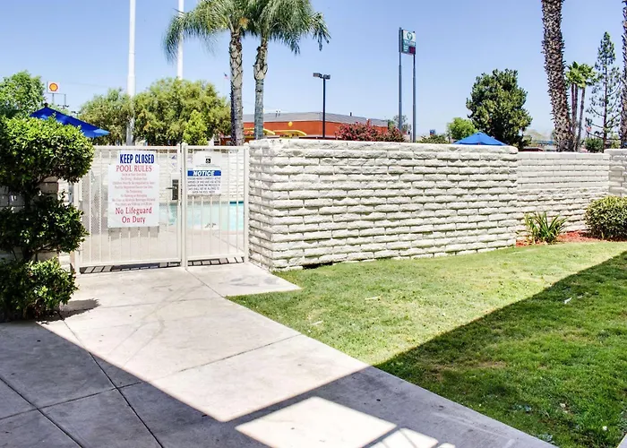 Motel 6-Bakersfield, Ca - South