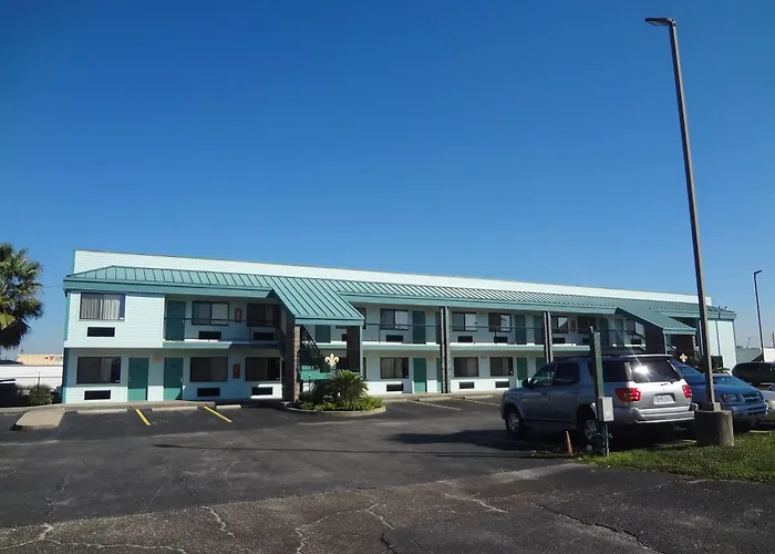 Motels Near New Orleans Lakefront Airport (NEW)