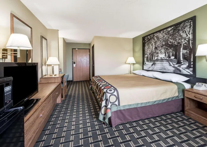 Super 8 By Wyndham Greenville
