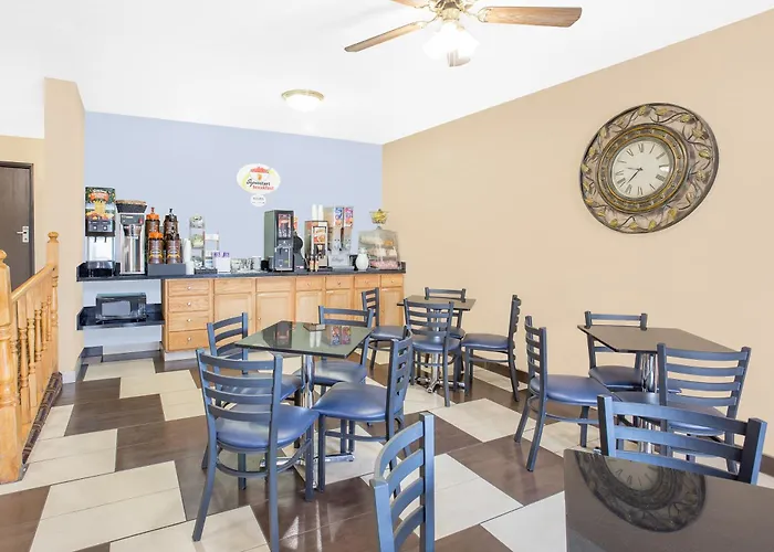 Boarders Inn & Suites By Cobblestone Hotels Waterloo Cedar Falls
