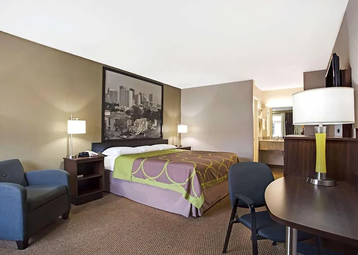 Super 8 By Wyndham Oklahoma/Frontier City