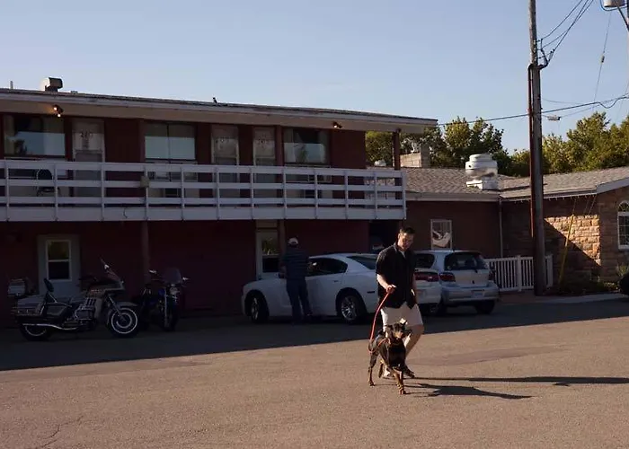 Clansman Motel