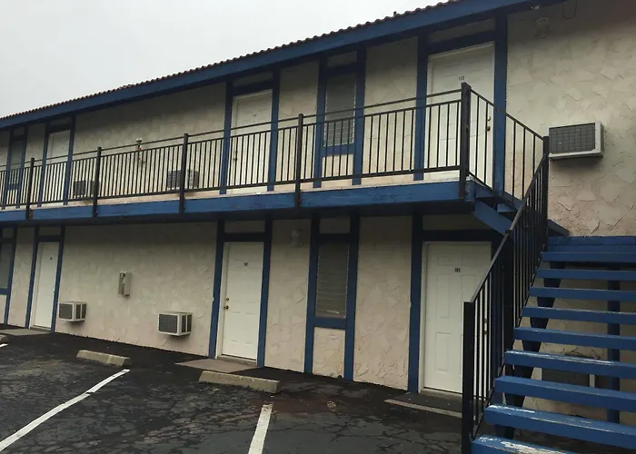 Golden Hills Motel