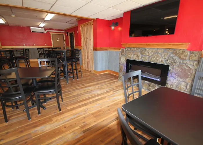 Blackstone Lodge And Suites