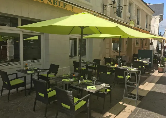 Logis Hotel Restaurant La Boule D'Or
