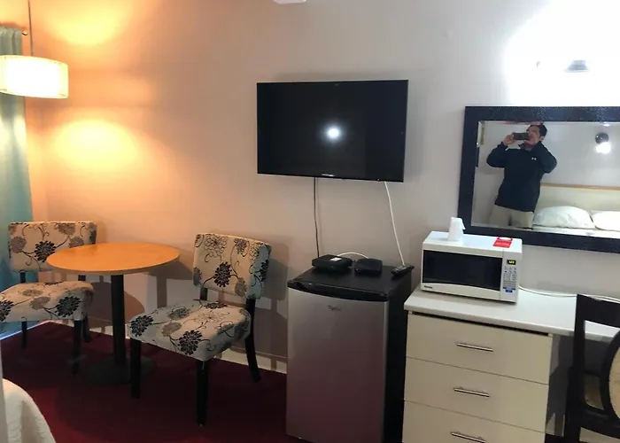 Voyageur Motel