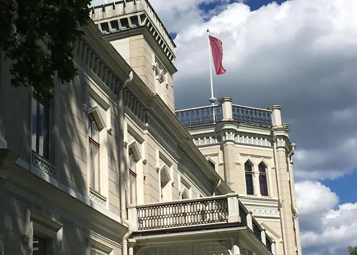 Kartanohotelli Karhulan Hovi