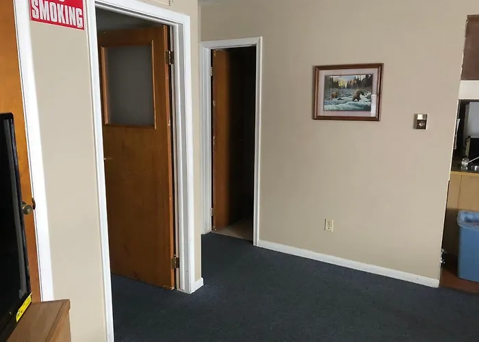 Village Inn Motel Holt