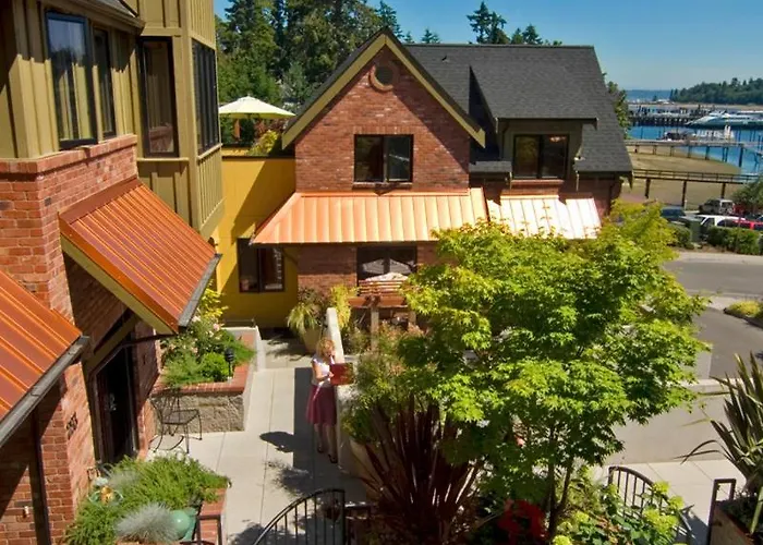 The Eagle Harbor Inn