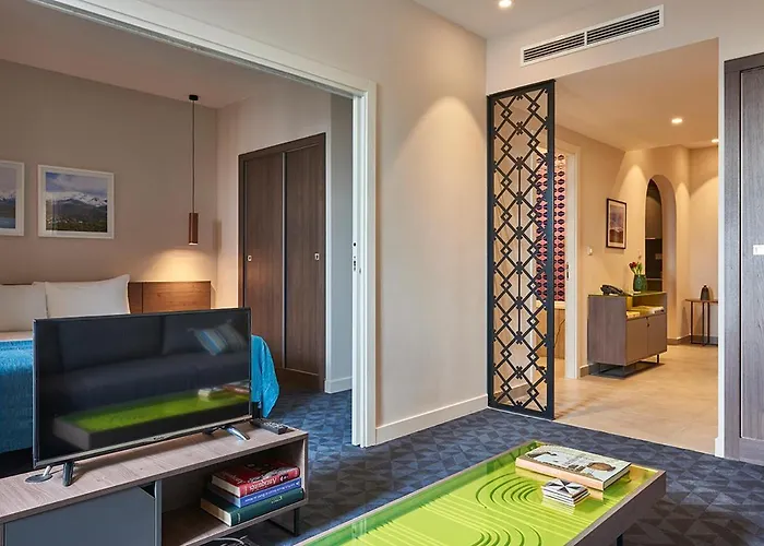 M Suite Hotel