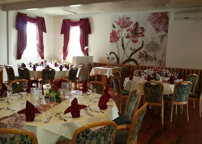Hosser'S Hotel Restaurant