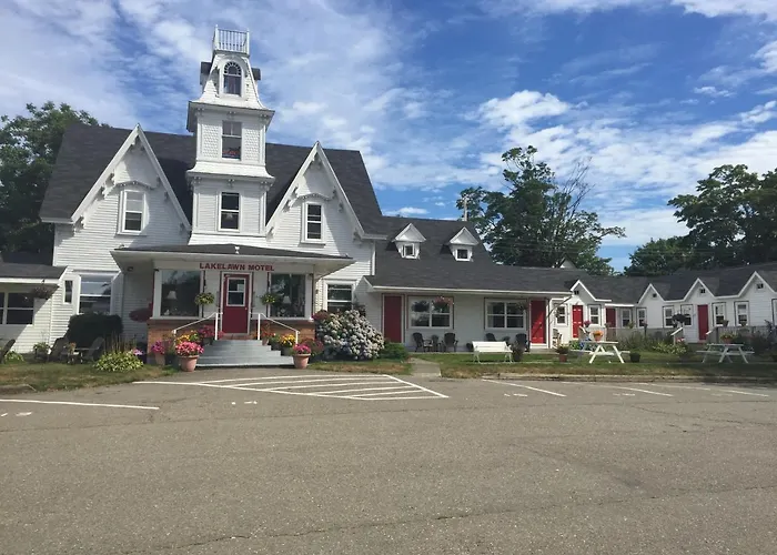 Lakelawn B&B And Motel