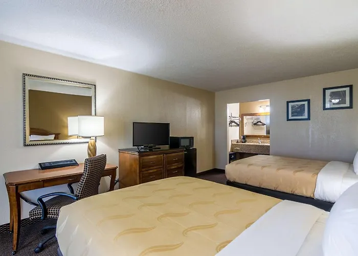 Quality Inn Shawnee I-40