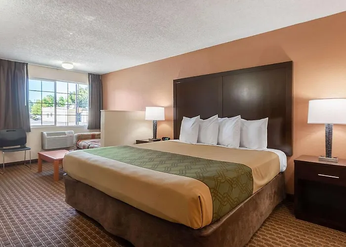 Econo Lodge Inn & Suites West Portland/Hillsboro