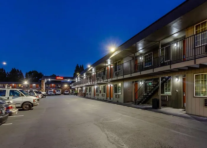 Econo Lodge Inn & Suites West Portland/Hillsboro