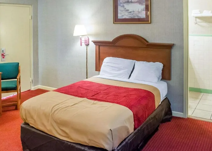 Econo Lodge Newton Falls