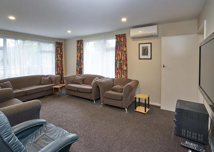 Accommodation Fiordland -The Three Bedroom House At 226A Milford Road