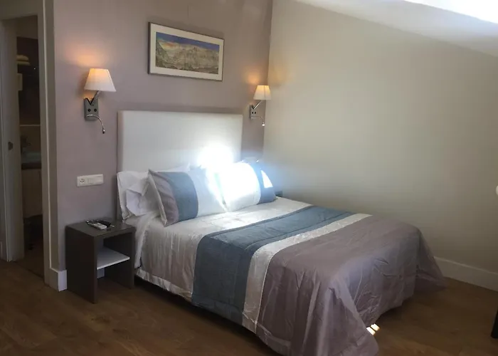 Hotel Leonor De Aquitania