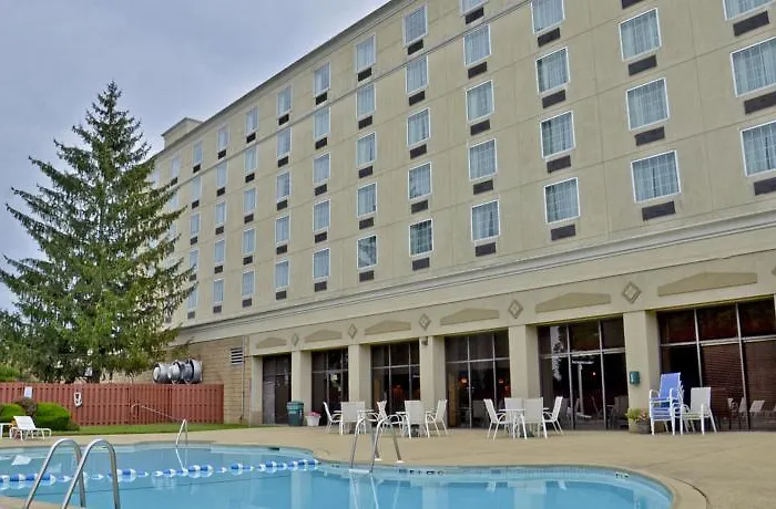 Holiday Inn & Suites Philadelphia-Runnemede/Exit 3-New Jersey Turnpike