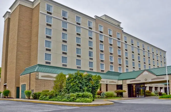 Holiday Inn & Suites Philadelphia-Runnemede/Exit 3-New Jersey Turnpike