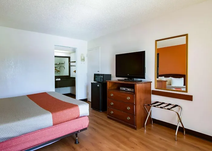 Motel 6-Holyoke, Ma