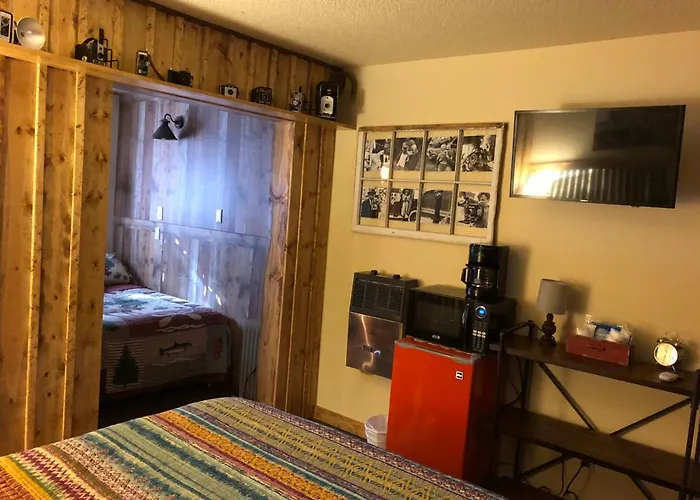 Dusty Boots Motel & Cafe
