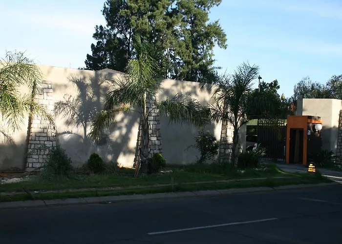 Africa Centre - Airport Leisure Hotel, Guest Lodge And Travel Centre