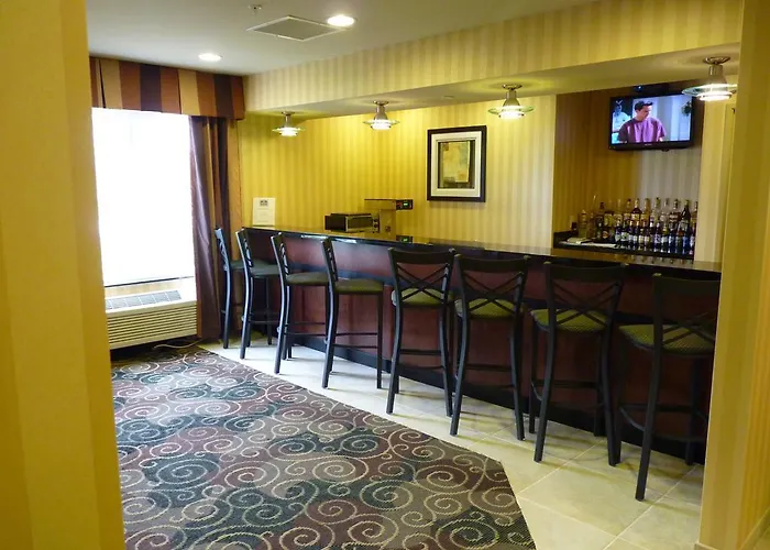 Boarders Inn & Suites By Cobblestone Hotels - Oshkosh
