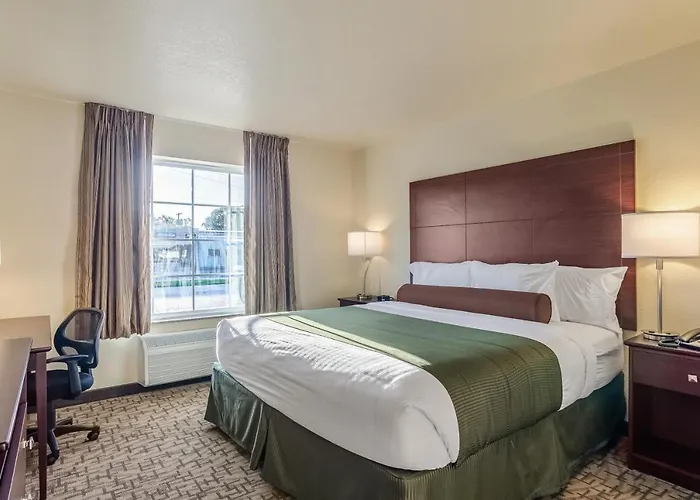 Cobblestone Inn & Suites - Bridgeport