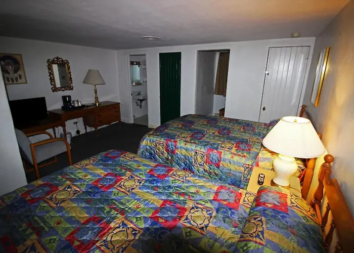 Topaz Lodge