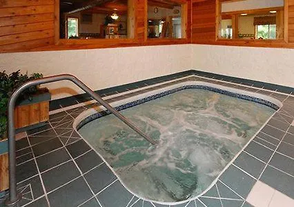 Econo Lodge Inn & Suites