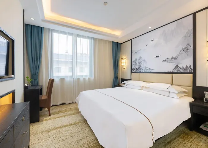 Yiwu Luckbear Hotel